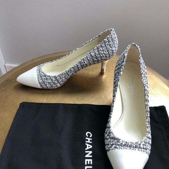 Chanel black white tweed leather heels metal logo pump - Picture 2 of 13